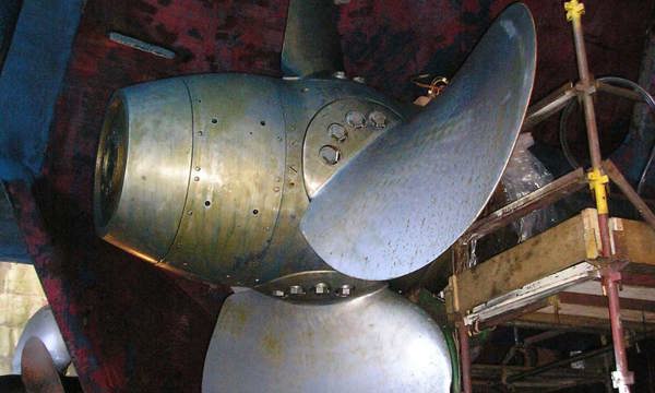 Refurbished worn propeller hub