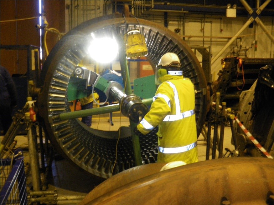 Tipping fixed blades in turbine vane carrier