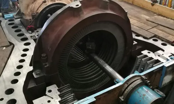 Alesatura di un cilindro per turbina a vapore