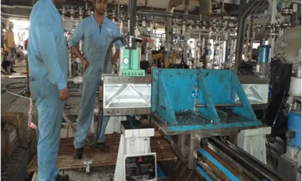 Machinaal bewerken ter plaatse van MHI-compressorblokken bij Essar Matix